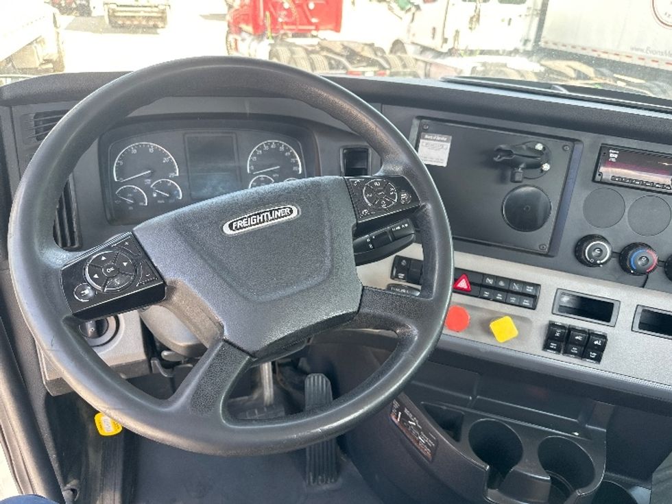 Day Cab Tractor-Heavy Duty Tractors-Freightliner-2018-T12664ST-Birmingham-AL-353,867\n\t\tmiles-$ 46,500 - Image 11