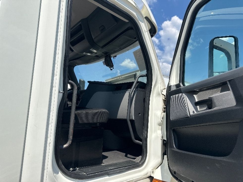 Day Cab Tractor-Heavy Duty Tractors-Freightliner-2018-T12664ST-Birmingham-AL-353,867\n\t\tmiles-$ 46,500 - Image 12