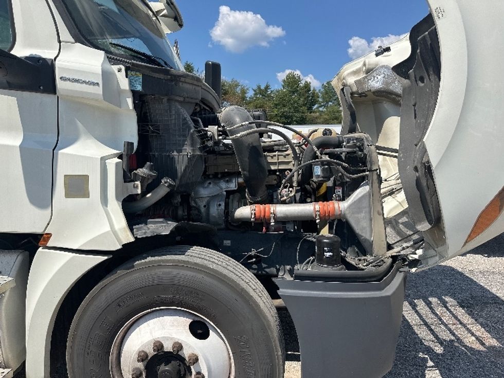Day Cab Tractor-Heavy Duty Tractors-Freightliner-2018-T12664ST-Birmingham-AL-353,867\n\t\tmiles-$ 46,500 - Image 15