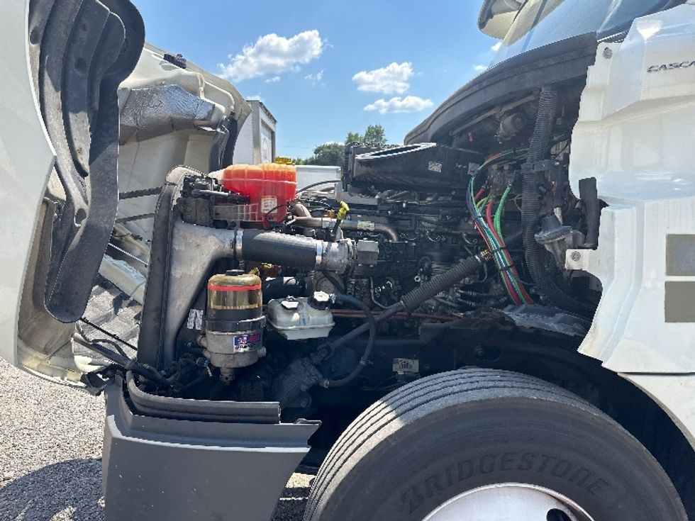 Day Cab Tractor-Heavy Duty Tractors-Freightliner-2018-T12664ST-Birmingham-AL-353,867\n\t\tmiles-$ 46,500 - Image 16