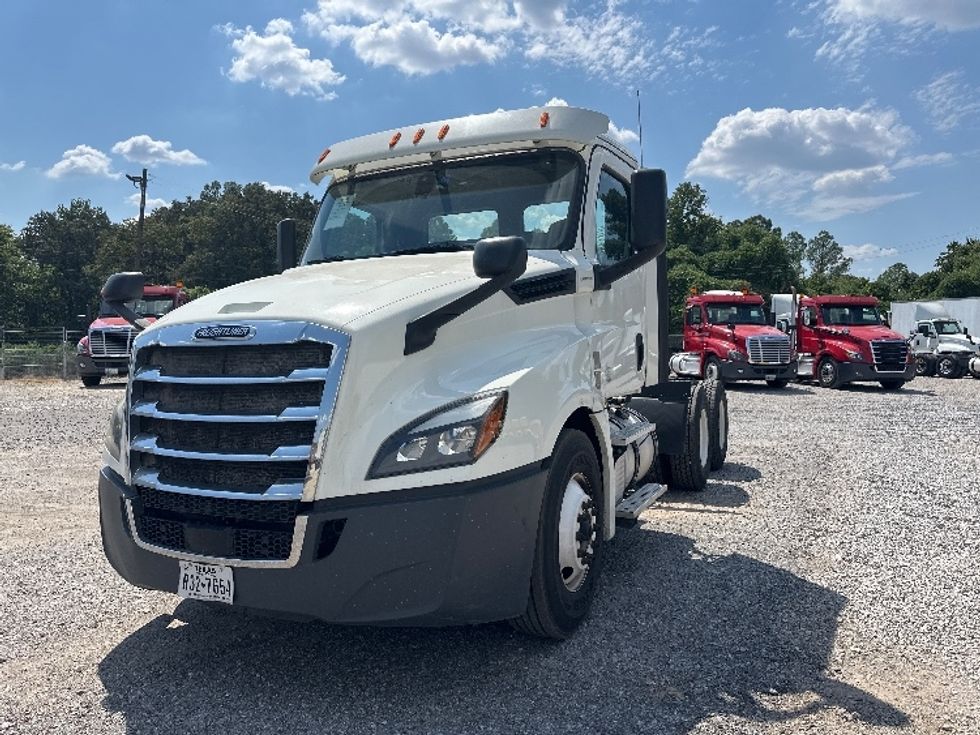 Day Cab Tractor-Heavy Duty Tractors-Freightliner-2018-T12664ST-Birmingham-AL-353,867\n\t\tmiles-$ 46,500 - Image 3