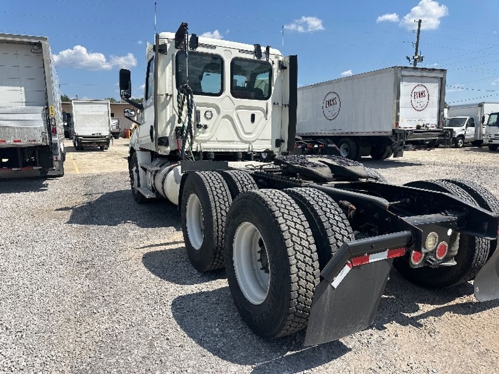 Day Cab Tractor-Heavy Duty Tractors-Freightliner-2018-T12664ST-Birmingham-AL-353,867\n\t\tmiles-$ 46,500 - Image 5