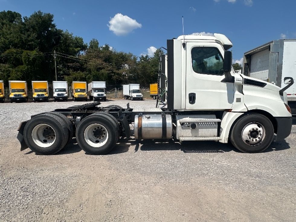 Day Cab Tractor-Heavy Duty Tractors-Freightliner-2018-T12664ST-Birmingham-AL-353,867\n\t\tmiles-$ 46,500 - Image 8