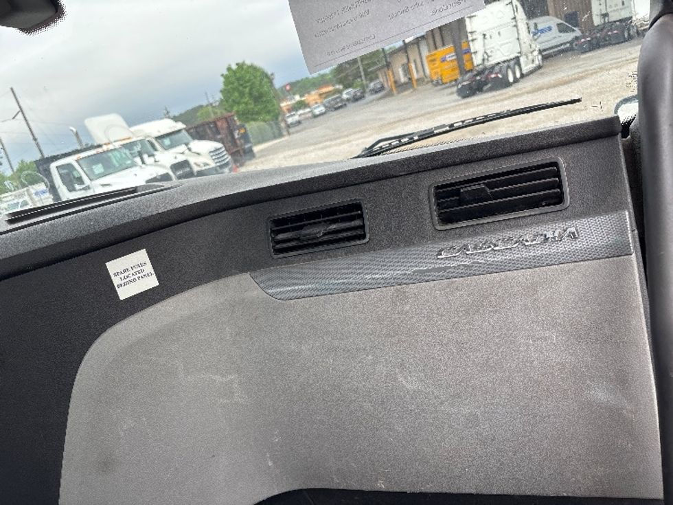 Day Cab Tractor-Heavy Duty Tractors-Freightliner-2018-T12664ST-Birmingham-AL-469,663\n\t\tmiles-$ 40,750 - Image 13