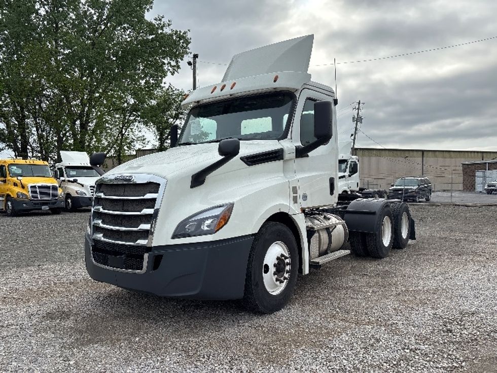 Day Cab Tractor-Heavy Duty Tractors-Freightliner-2018-T12664ST-Birmingham-AL-469,663\n\t\tmiles-$ 40,750 - Image 3