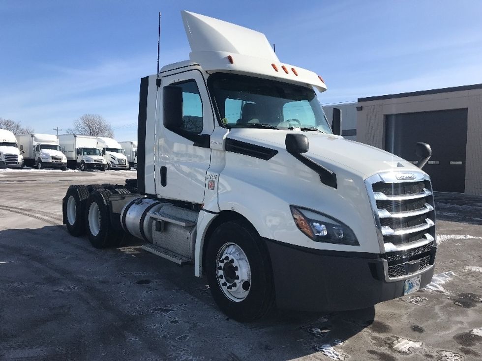 Day Cab Tractor-Heavy Duty Tractors-Freightliner-2018-T12664ST-Brooklyn Park-MN-369,286\n\t\tmiles-$ 46,000 - Image 1