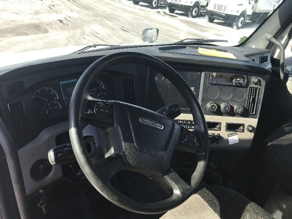 Day Cab Tractor-Heavy Duty Tractors-Freightliner-2018-T12664ST-Brooklyn Park-MN-369,286\n\t\tmiles-$ 46,000 - Image 10