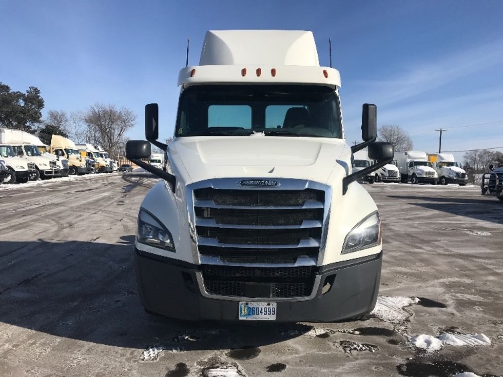 Day Cab Tractor-Heavy Duty Tractors-Freightliner-2018-T12664ST-Brooklyn Park-MN-369,286\n\t\tmiles-$ 46,000 - Image 2
