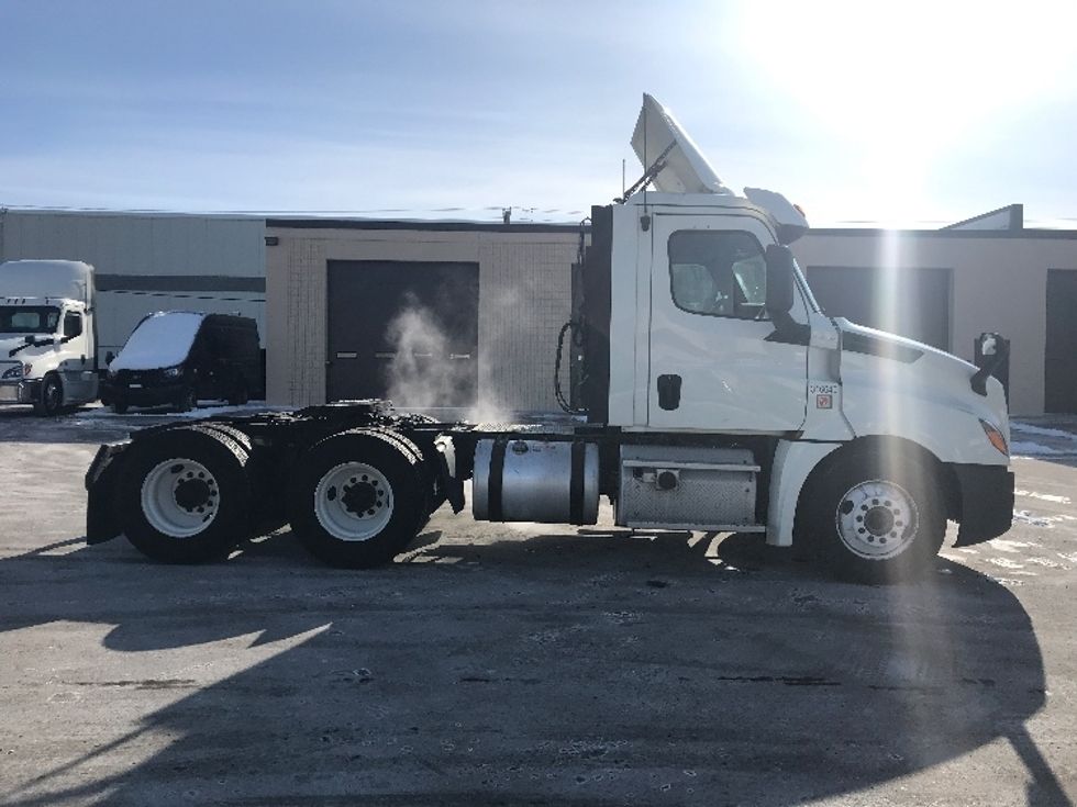 Day Cab Tractor-Heavy Duty Tractors-Freightliner-2018-T12664ST-Brooklyn Park-MN-369,286\n\t\tmiles-$ 46,000 - Image 8