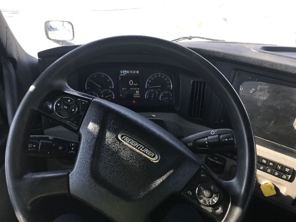 Day Cab Tractor-Heavy Duty Tractors-Freightliner-2018-T12664ST-Brooklyn Park-MN-369,288\n\t\tmiles-$ 33,000 - Image 11
