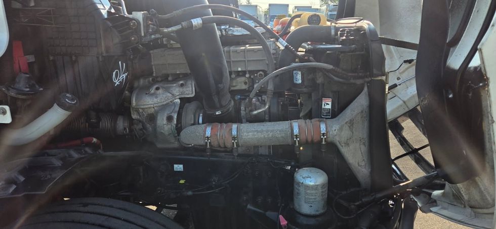 Day Cab Tractor-Heavy Duty Tractors-Freightliner-2018-T12664ST-Brooklyn Park-MN-369,288\n\t\tmiles-$ 33,000 - Image 15