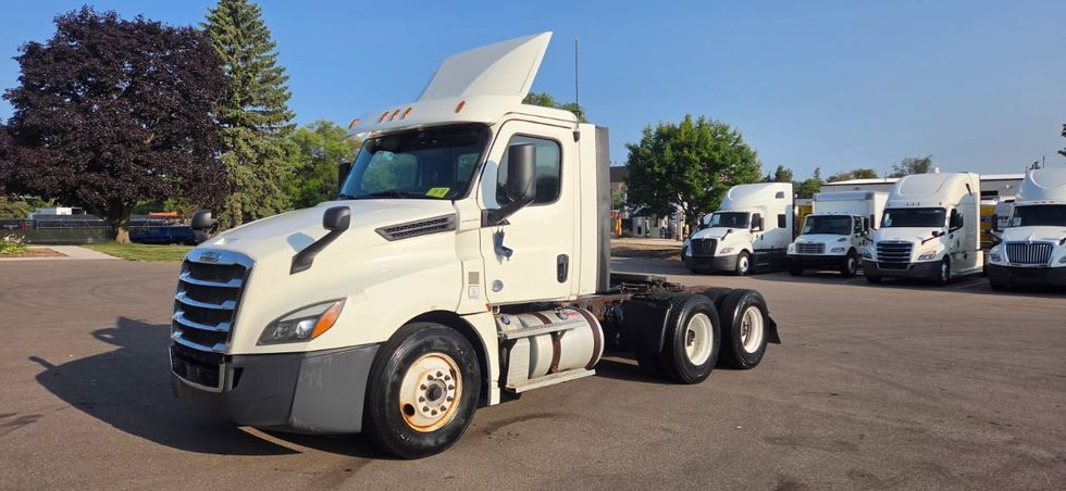 Day Cab Tractor-Heavy Duty Tractors-Freightliner-2018-T12664ST-Brooklyn Park-MN-369,288\n\t\tmiles-$ 33,000 - Image 3