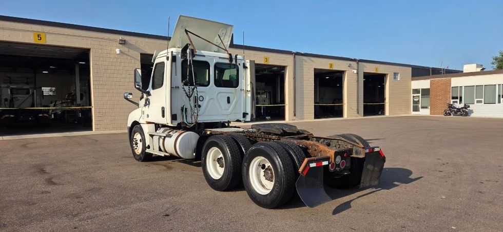 Day Cab Tractor-Heavy Duty Tractors-Freightliner-2018-T12664ST-Brooklyn Park-MN-369,288\n\t\tmiles-$ 33,000 - Image 5