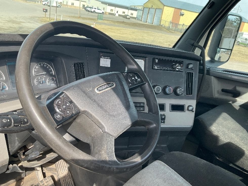 Day Cab Tractor-Heavy Duty Tractors-Freightliner-2018-T12664ST-Brooklyn Park-MN-382,157\n\t\tmiles-$ 43,000 - Image 11