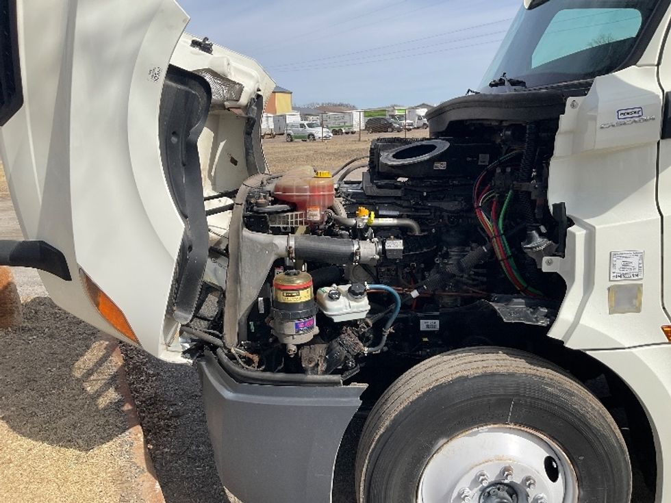 Day Cab Tractor-Heavy Duty Tractors-Freightliner-2018-T12664ST-Brooklyn Park-MN-382,157\n\t\tmiles-$ 43,000 - Image 16