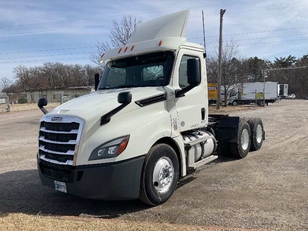 Day Cab Tractor-Heavy Duty Tractors-Freightliner-2018-T12664ST-Brooklyn Park-MN-382,157\n\t\tmiles-$ 43,000 - Image 3