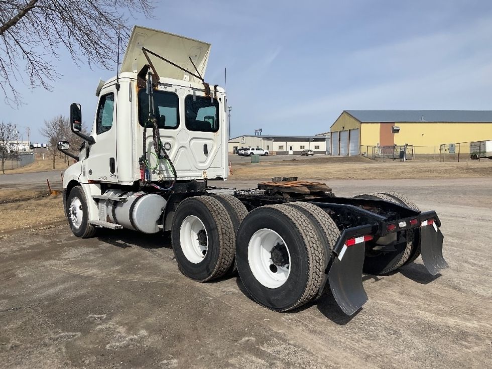 Day Cab Tractor-Heavy Duty Tractors-Freightliner-2018-T12664ST-Brooklyn Park-MN-382,157\n\t\tmiles-$ 43,000 - Image 5