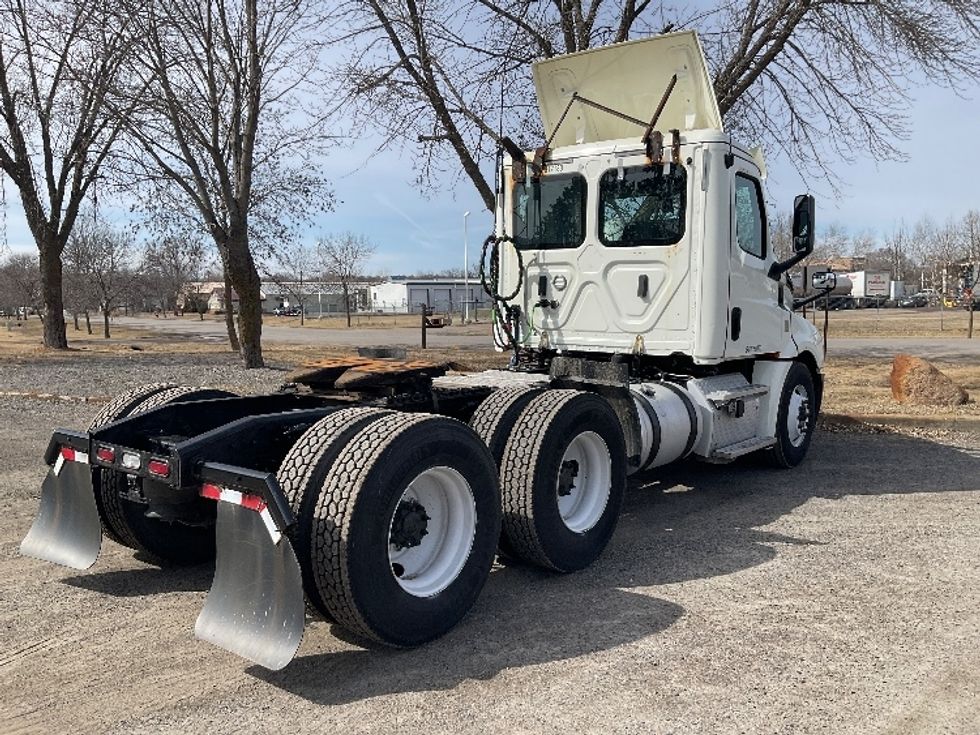 Day Cab Tractor-Heavy Duty Tractors-Freightliner-2018-T12664ST-Brooklyn Park-MN-382,157\n\t\tmiles-$ 43,000 - Image 7