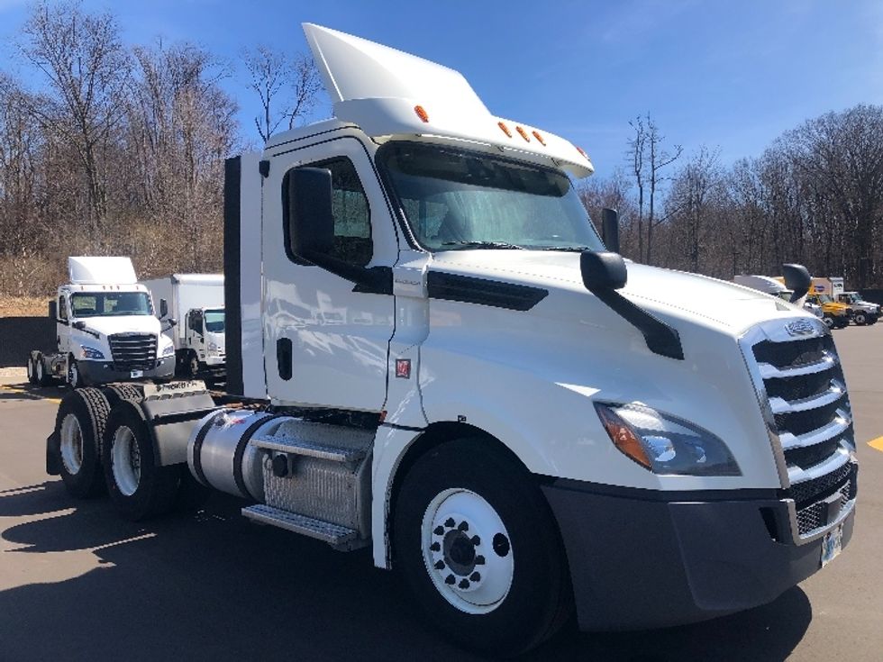 Day Cab Tractor-Heavy Duty Tractors-Freightliner-2018-T12664ST-Byron Center-MI-358,011\n\t\tmiles-$ 45,250 - Image 1