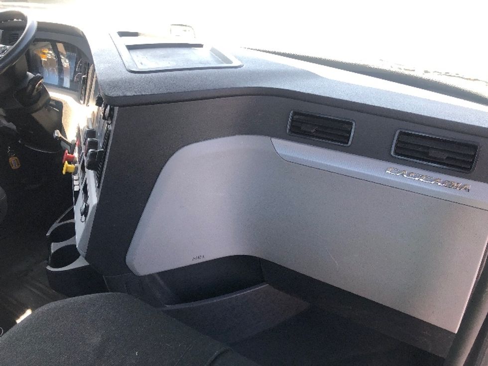 Day Cab Tractor-Heavy Duty Tractors-Freightliner-2018-T12664ST-Byron Center-MI-358,011\n\t\tmiles-$ 45,250 - Image 13