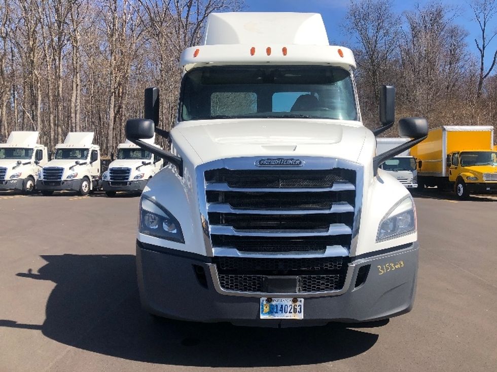Day Cab Tractor-Heavy Duty Tractors-Freightliner-2018-T12664ST-Byron Center-MI-358,011\n\t\tmiles-$ 45,250 - Image 2