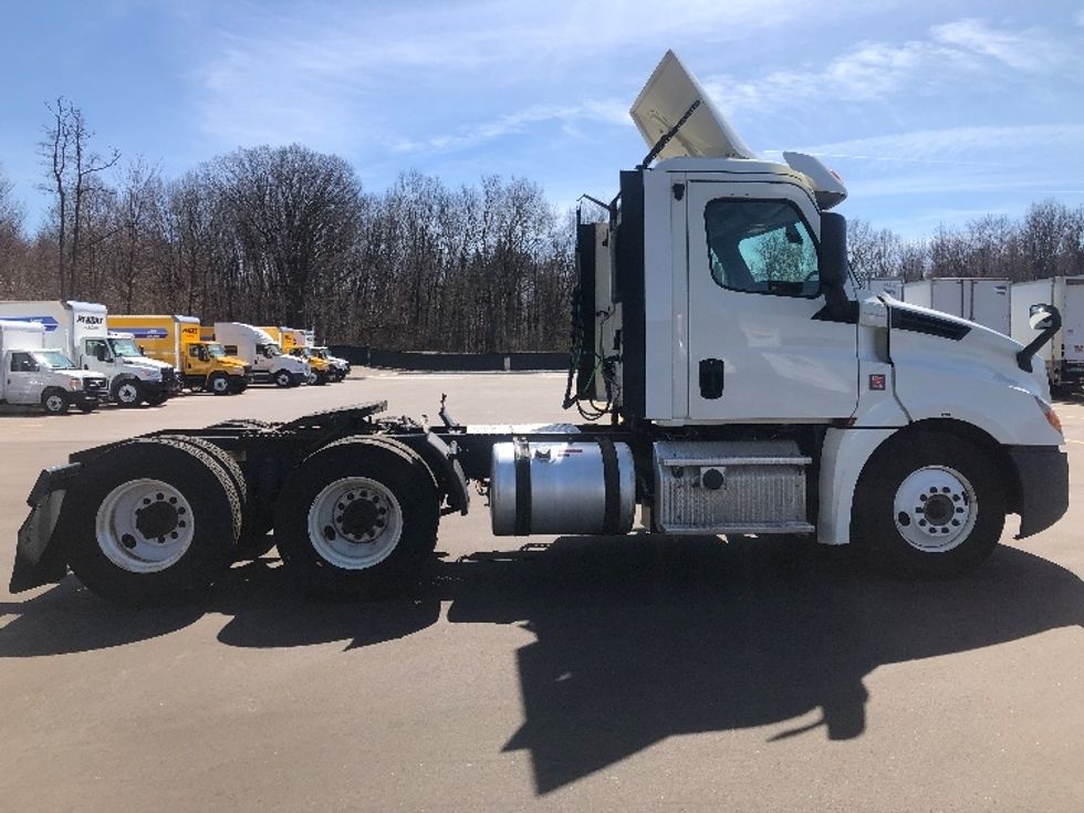 Day Cab Tractor-Heavy Duty Tractors-Freightliner-2018-T12664ST-Byron Center-MI-358,011\n\t\tmiles-$ 45,250 - Image 8
