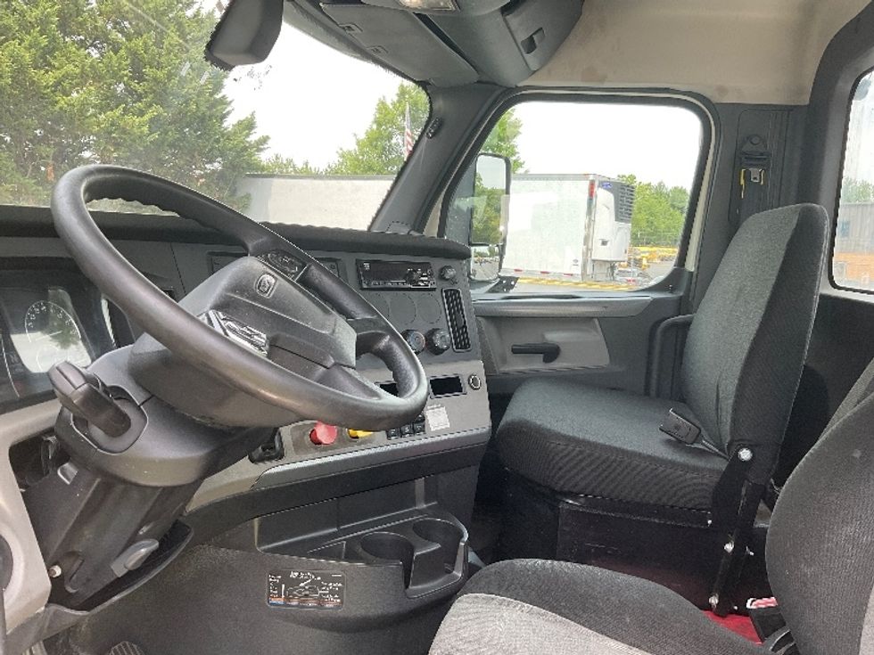 Day Cab Tractor-Heavy Duty Tractors-Freightliner-2018-T12664ST-Capitol Heights-MD-468,218\n\t\tmiles-$ 39,750 - Image 10