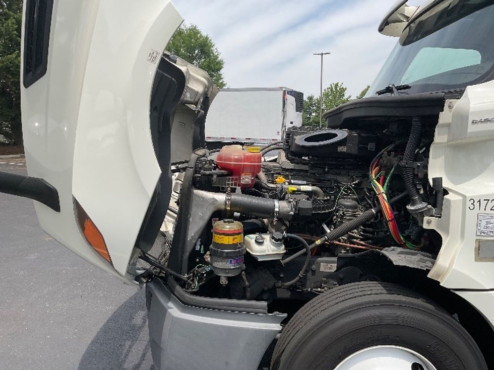 Day Cab Tractor-Heavy Duty Tractors-Freightliner-2018-T12664ST-Capitol Heights-MD-468,218\n\t\tmiles-$ 39,750 - Image 16