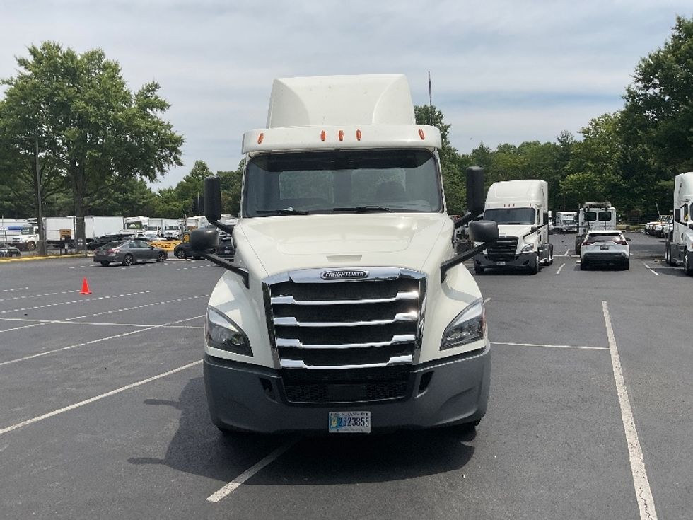 Day Cab Tractor-Heavy Duty Tractors-Freightliner-2018-T12664ST-Capitol Heights-MD-468,218\n\t\tmiles-$ 39,750 - Image 2
