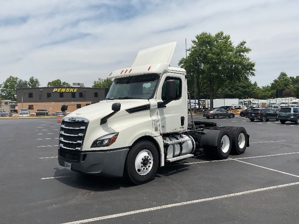 Day Cab Tractor-Heavy Duty Tractors-Freightliner-2018-T12664ST-Capitol Heights-MD-468,218\n\t\tmiles-$ 39,750 - Image 3