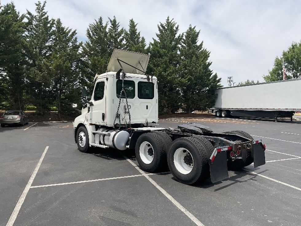 Day Cab Tractor-Heavy Duty Tractors-Freightliner-2018-T12664ST-Capitol Heights-MD-468,218\n\t\tmiles-$ 39,750 - Image 5