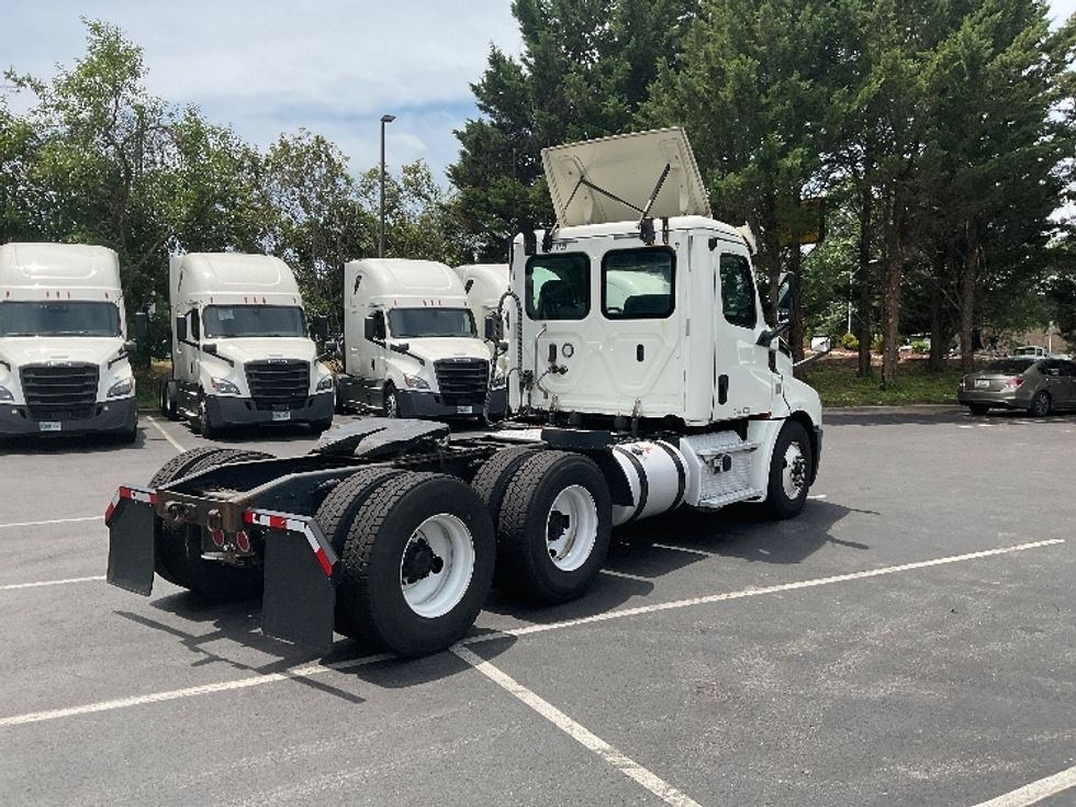 Day Cab Tractor-Heavy Duty Tractors-Freightliner-2018-T12664ST-Capitol Heights-MD-468,218\n\t\tmiles-$ 39,750 - Image 7