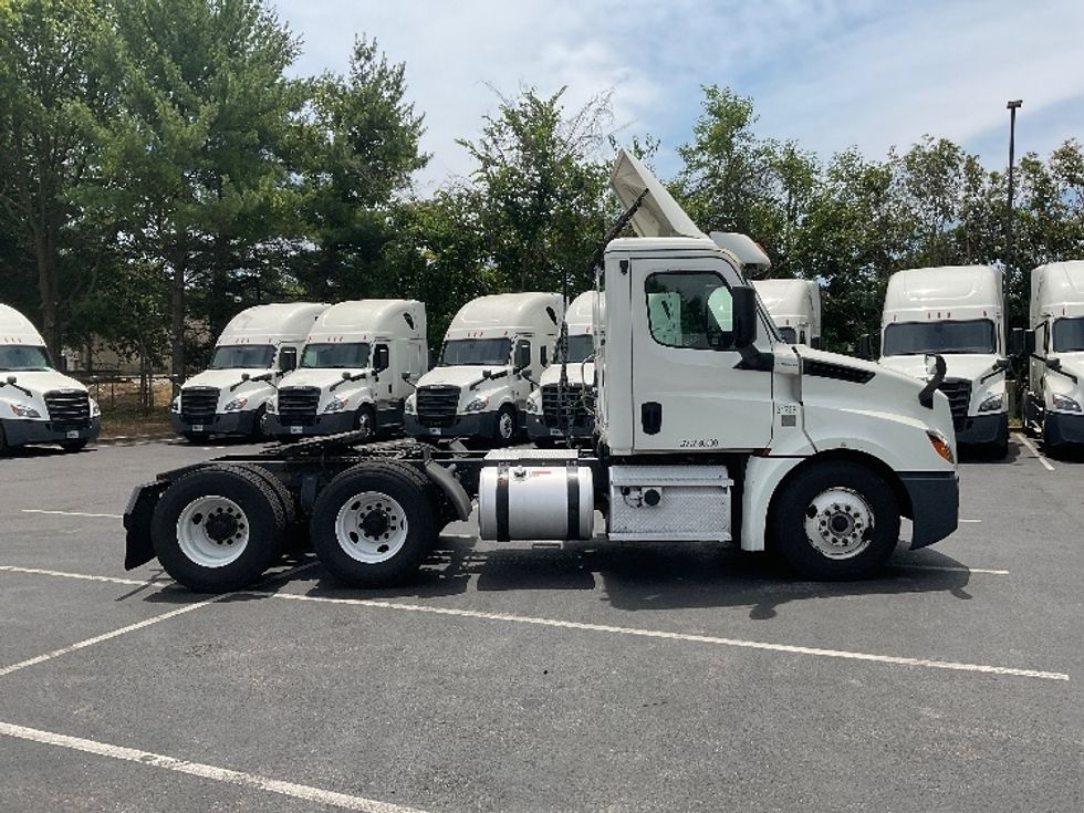 Day Cab Tractor-Heavy Duty Tractors-Freightliner-2018-T12664ST-Capitol Heights-MD-468,218\n\t\tmiles-$ 39,750 - Image 8