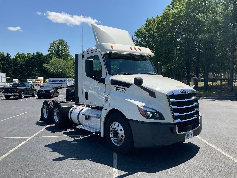 Day Cab Tractor-Heavy Duty Tractors-Freightliner-2018-T12664ST-Capitol Heights-MD-481,917\n\t\tmiles-$ 43,250 - Image 1