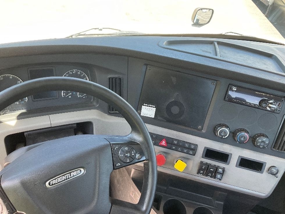 Day Cab Tractor-Heavy Duty Tractors-Freightliner-2018-T12664ST-Capitol Heights-MD-481,917\n\t\tmiles-$ 43,250 - Image 11