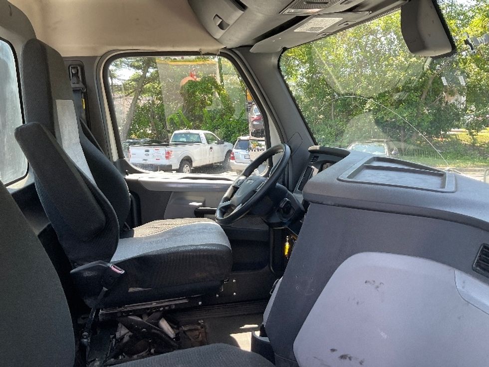 Day Cab Tractor-Heavy Duty Tractors-Freightliner-2018-T12664ST-Capitol Heights-MD-481,917\n\t\tmiles-$ 43,250 - Image 14