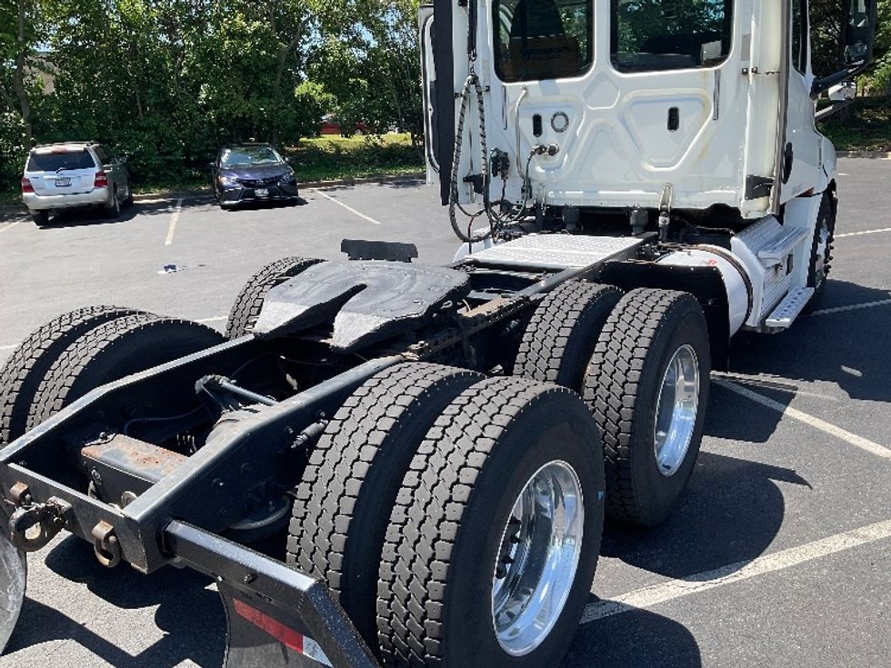 Day Cab Tractor-Heavy Duty Tractors-Freightliner-2018-T12664ST-Capitol Heights-MD-481,917\n\t\tmiles-$ 43,250 - Image 17