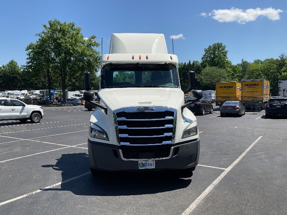 Day Cab Tractor-Heavy Duty Tractors-Freightliner-2018-T12664ST-Capitol Heights-MD-481,917\n\t\tmiles-$ 43,250 - Image 2