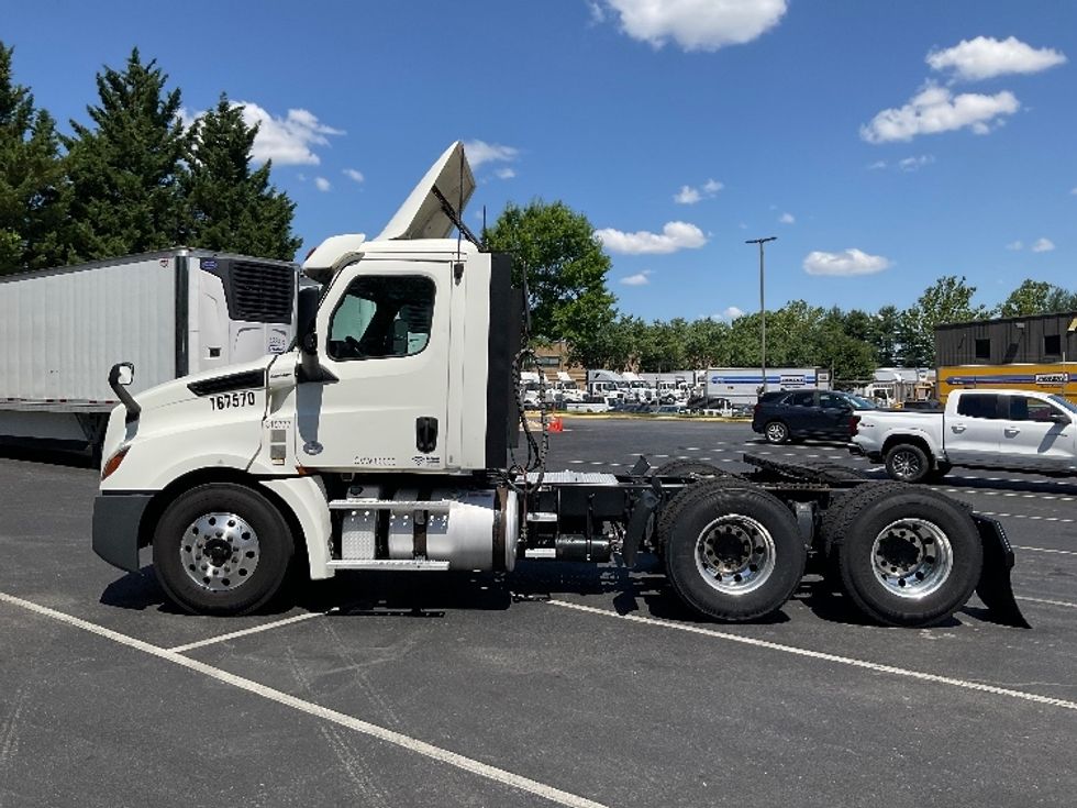 Day Cab Tractor-Heavy Duty Tractors-Freightliner-2018-T12664ST-Capitol Heights-MD-481,917\n\t\tmiles-$ 43,250 - Image 4