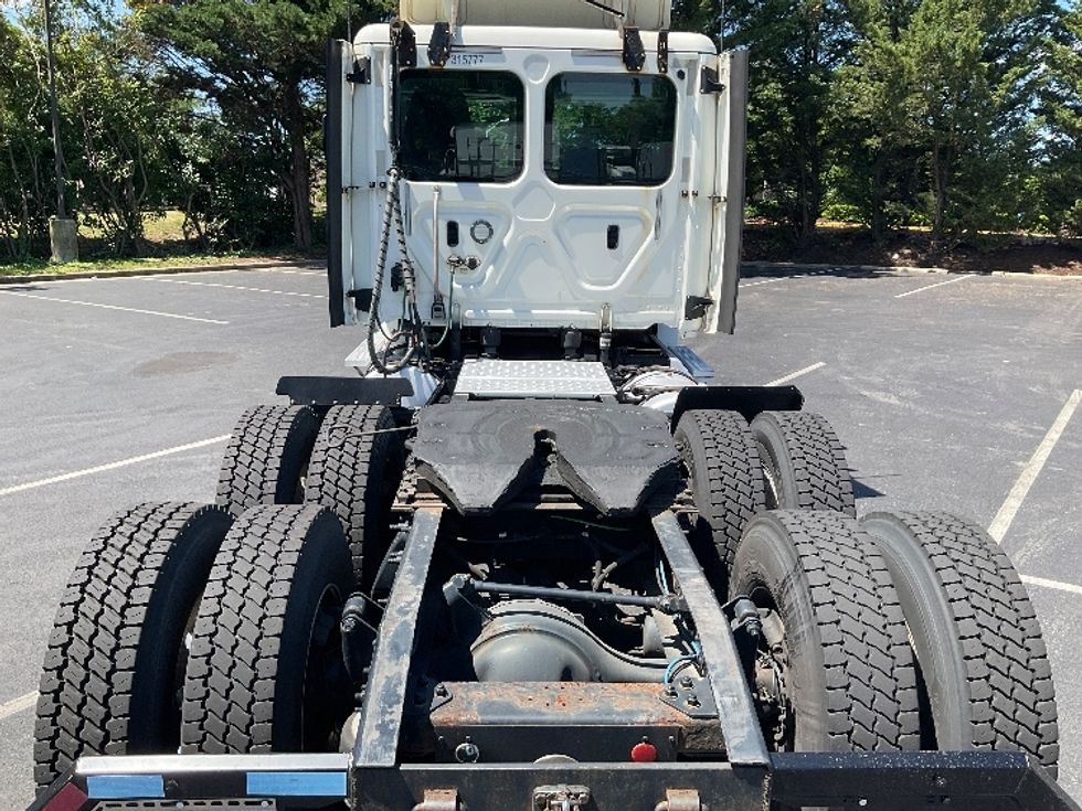Day Cab Tractor-Heavy Duty Tractors-Freightliner-2018-T12664ST-Capitol Heights-MD-481,917\n\t\tmiles-$ 43,250 - Image 6