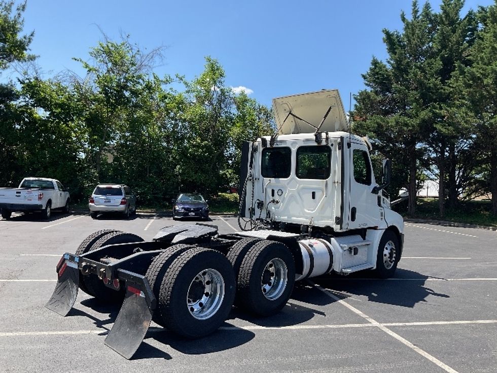 Day Cab Tractor-Heavy Duty Tractors-Freightliner-2018-T12664ST-Capitol Heights-MD-481,917\n\t\tmiles-$ 43,250 - Image 7
