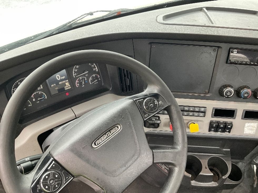 Day Cab Tractor-Heavy Duty Tractors-Freightliner-2018-T12664ST-Capitol Heights-MD-483,567\n\t\tmiles-$ 41,500 - Image 11