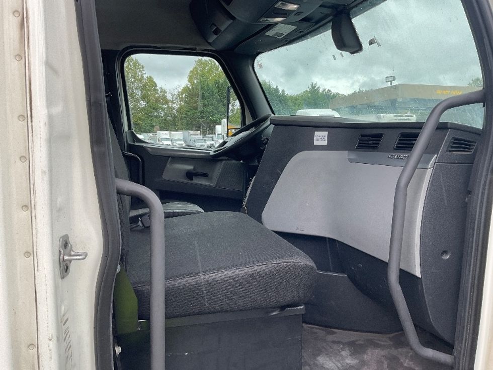 Day Cab Tractor-Heavy Duty Tractors-Freightliner-2018-T12664ST-Capitol Heights-MD-483,567\n\t\tmiles-$ 41,500 - Image 14