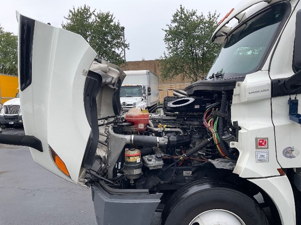 Day Cab Tractor-Heavy Duty Tractors-Freightliner-2018-T12664ST-Capitol Heights-MD-483,567\n\t\tmiles-$ 41,500 - Image 16