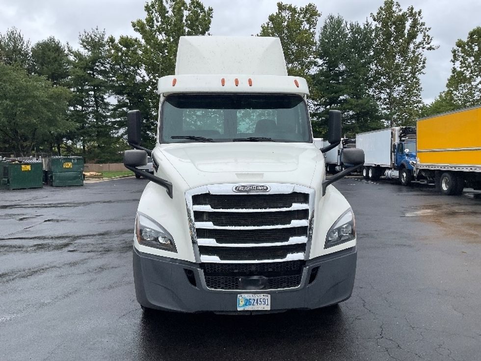 Day Cab Tractor-Heavy Duty Tractors-Freightliner-2018-T12664ST-Capitol Heights-MD-483,567\n\t\tmiles-$ 41,500 - Image 2