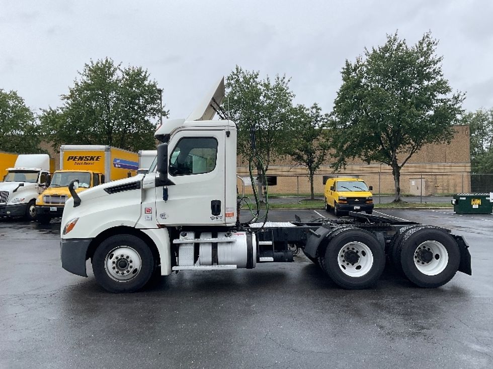 Day Cab Tractor-Heavy Duty Tractors-Freightliner-2018-T12664ST-Capitol Heights-MD-483,567\n\t\tmiles-$ 41,500 - Image 4