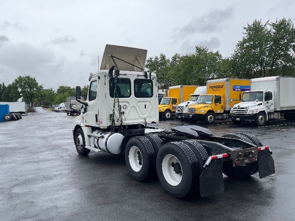 Day Cab Tractor-Heavy Duty Tractors-Freightliner-2018-T12664ST-Capitol Heights-MD-483,567\n\t\tmiles-$ 41,500 - Image 5