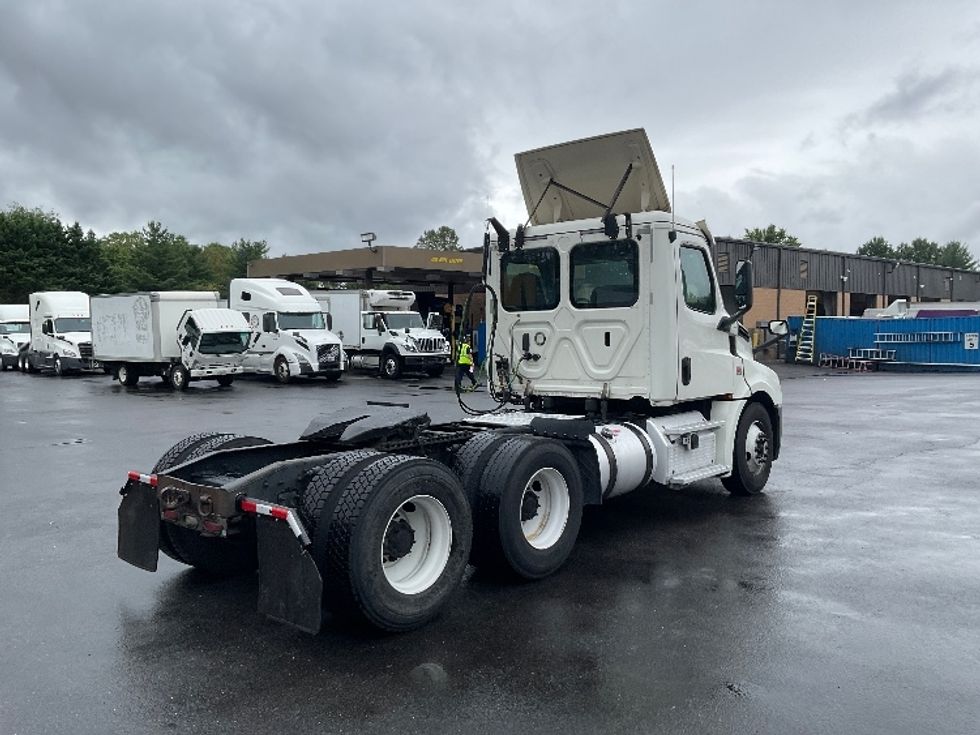 Day Cab Tractor-Heavy Duty Tractors-Freightliner-2018-T12664ST-Capitol Heights-MD-483,567\n\t\tmiles-$ 41,500 - Image 7