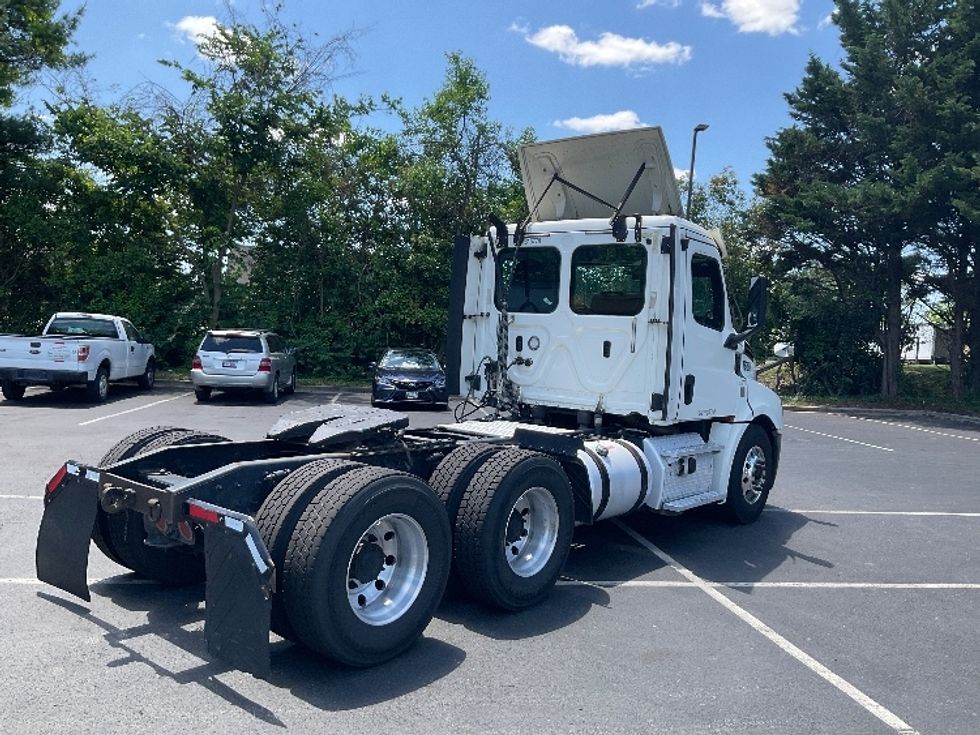 Day Cab Tractor-Heavy Duty Tractors-Freightliner-2018-T12664ST-Capitol Heights-MD-515,509\n\t\tmiles-$ 40,750 - Image 7