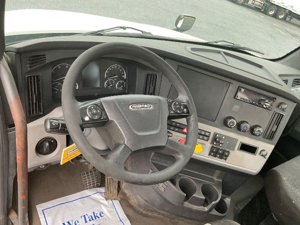 Day Cab Tractor-Heavy Duty Tractors-Freightliner-2018-T12664ST-Carlisle-PA-423,123\n\t\tmiles-$ 46,000 - Image 10